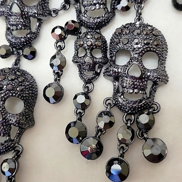 Skull Statement Necklace - Picture 2 of 4